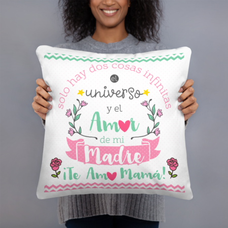 cojin-solo-hay-dos-cosas-infinitas-el-universo-y-el-amor-de-mamá