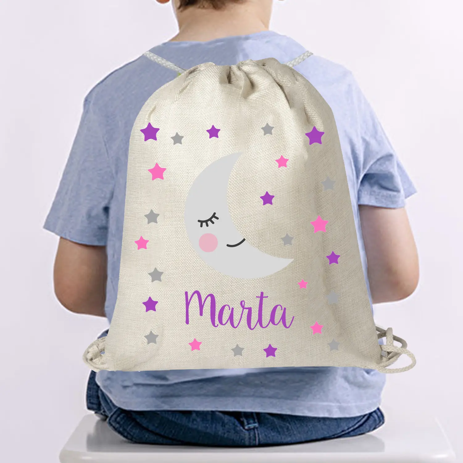Niño con mochila