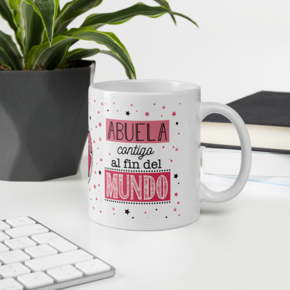 contigo-al-fin-del-mundo-abuela_mockup_Office-environment_Environment_11oz