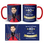 Taza-cumpleaños-con-caricatura-me-ha-costado-años-estar-tan-bueno-regalos-kembilove